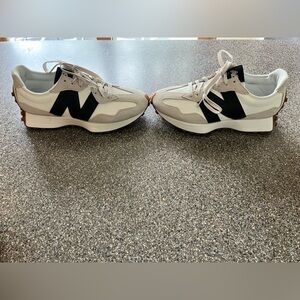Like New - New Balance 327 White/Black Sneakers Size 10
